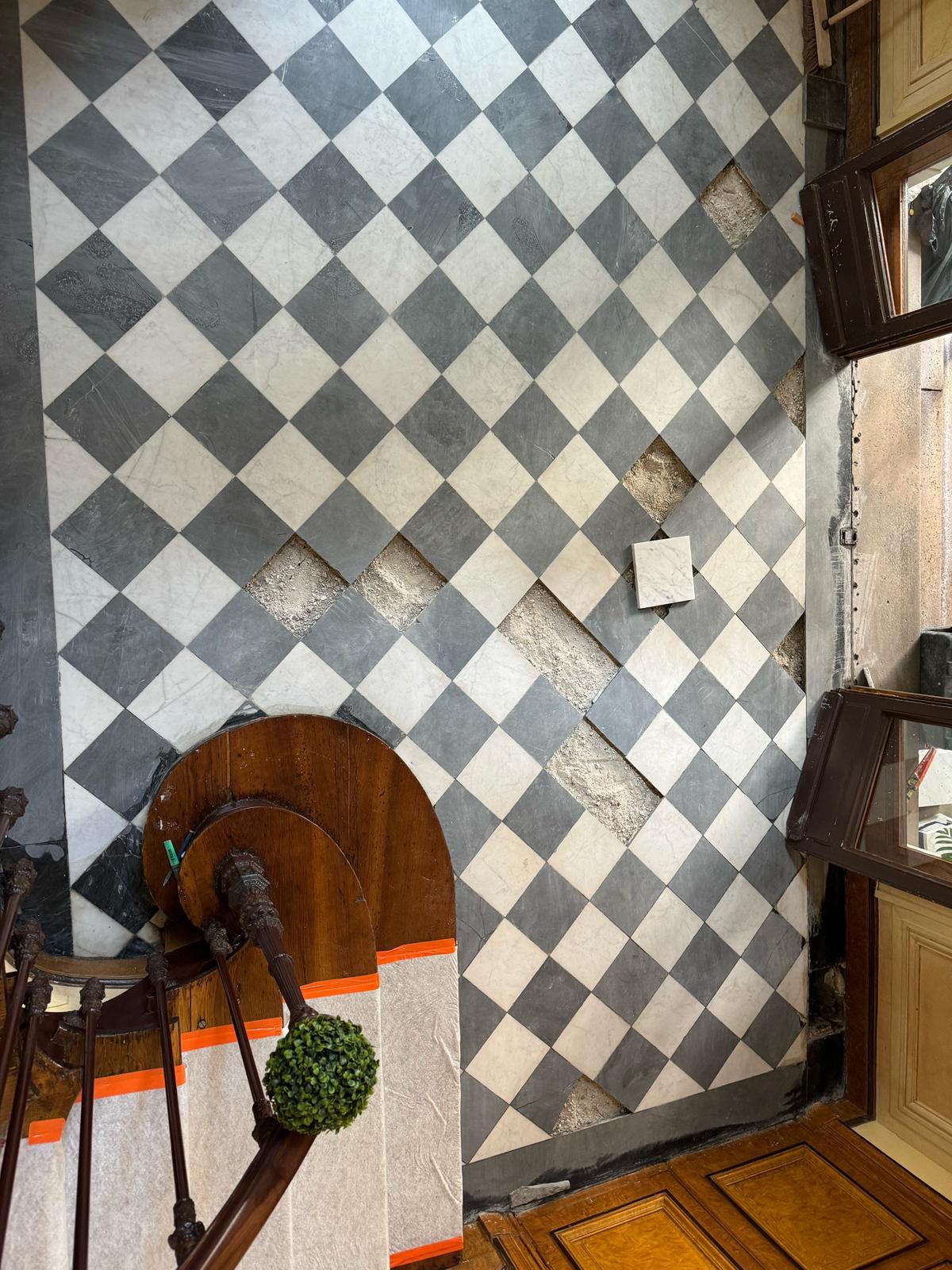Sol damier avant restauration