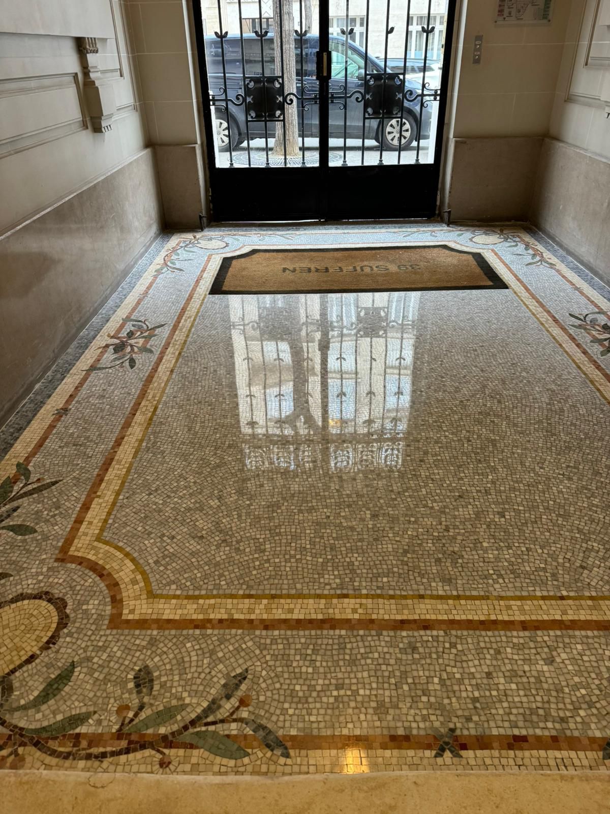 Hall de copropriété avant rénovation