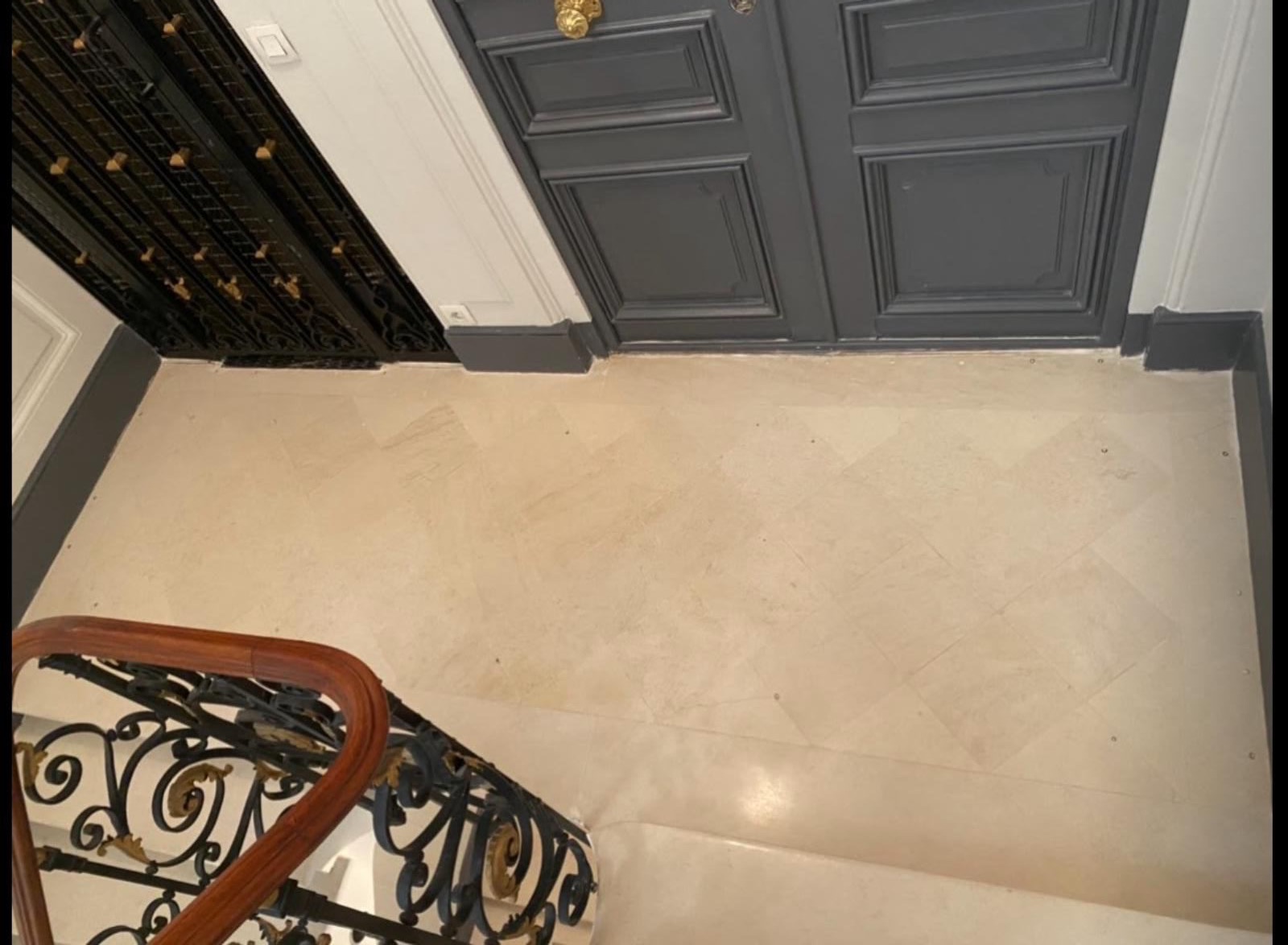 Palier de copropriété après rénovation